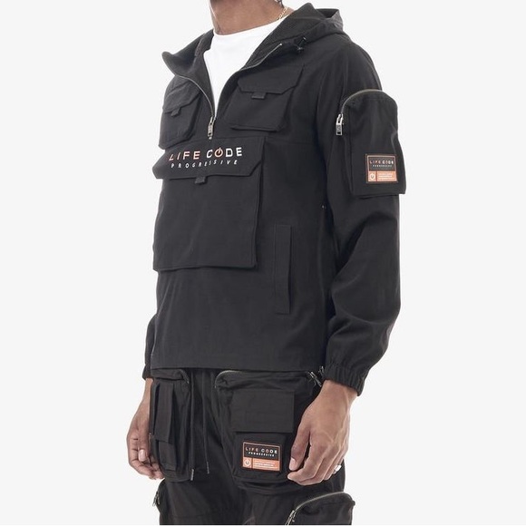 LIFE CODE
J03. BLACK PULLOVER WINDBREAKER
Like New Condition - Picture 3 of 10